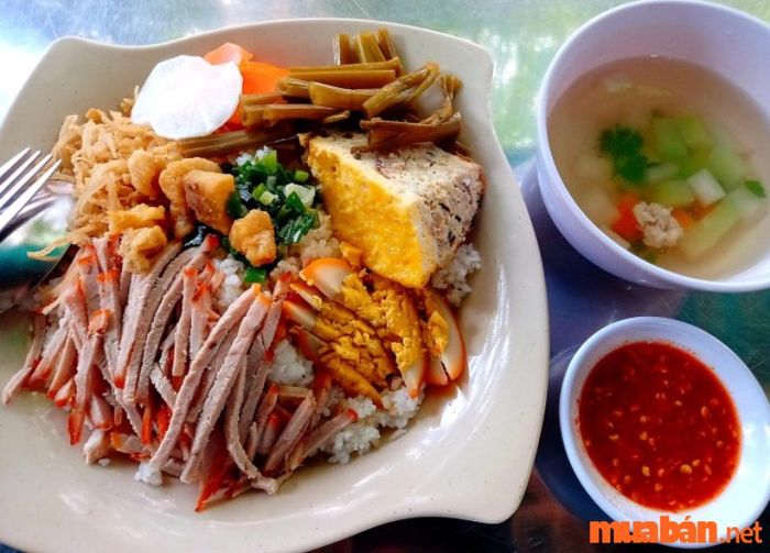 Long Xuyên có gì chơi? Món cơm tấm nhuyễn đặc trưng của vùng Long Xuyên