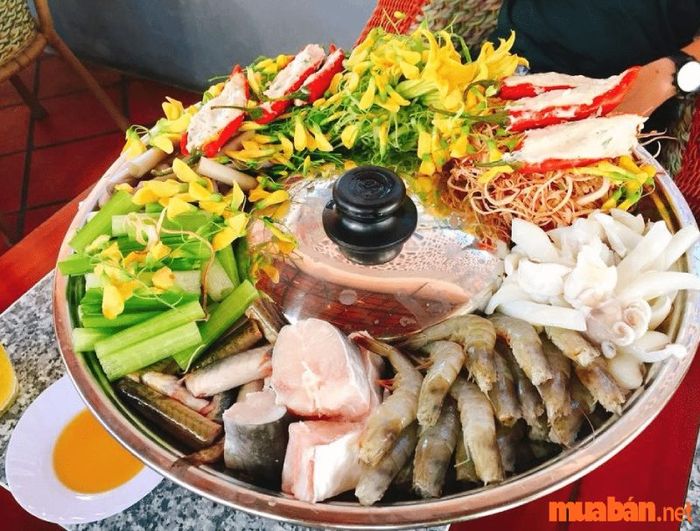 Long Xuyên có gì chơi? Món lẩu mắm An Giang thật hấp dẫn