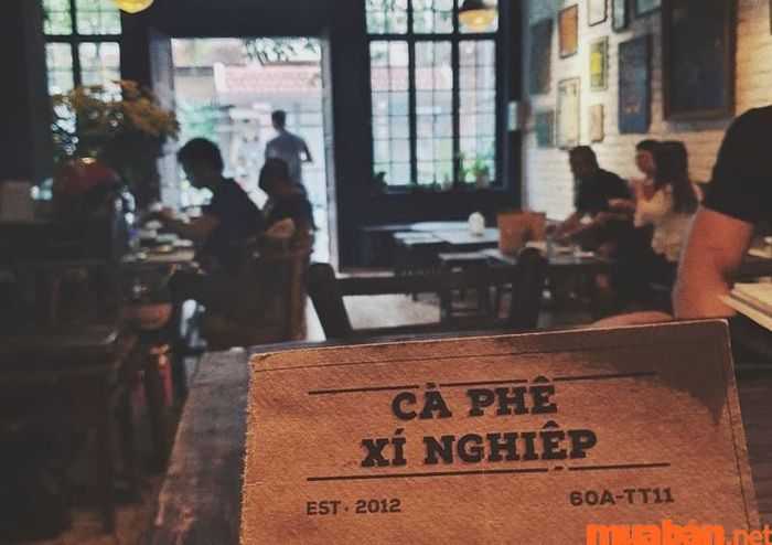 Hà Đông có gì chơi? – Đừng quên ghé cà phê Xí Nghiệp để trò chuyện với bạn bè.