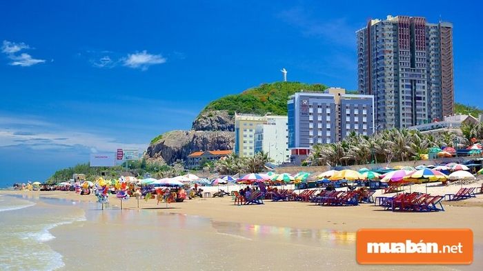 Bãi Sau, hay bãi Thùy Vân, tọa lạc ở phía Đông Nam thành phố Vũng Tàu.