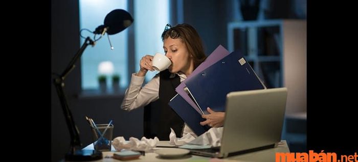 Workaholic là gì? Là những người đam mê công việc và nghiện làm việc.