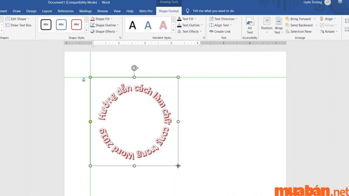 Bạn có thể điều chỉnh hình dạng và độ cong bằng cách kéo thả các điểm góc xung quanh chữ