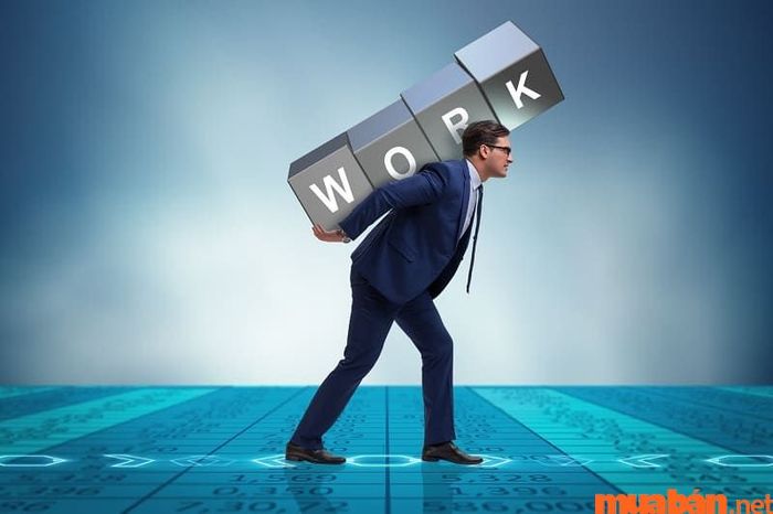 Nghiện công việc khiến bạn đặt công việc lên hàng đầu.