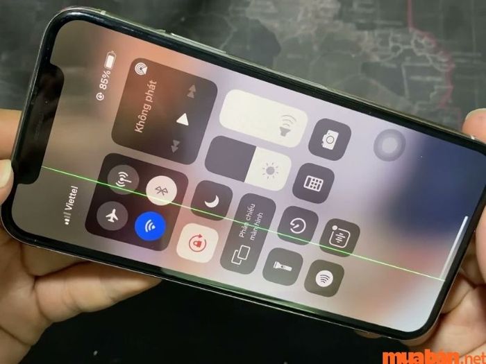 Những nguyên nhân dẫn đến tình trạng màn hình iPhone X bị sọc xanh