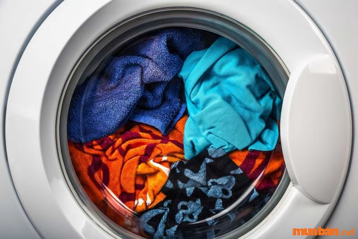Một nguyên nhân khác dẫn đến lỗi U3 trên máy giặt Aqua là do mất cân bằng khi giặt đồ.