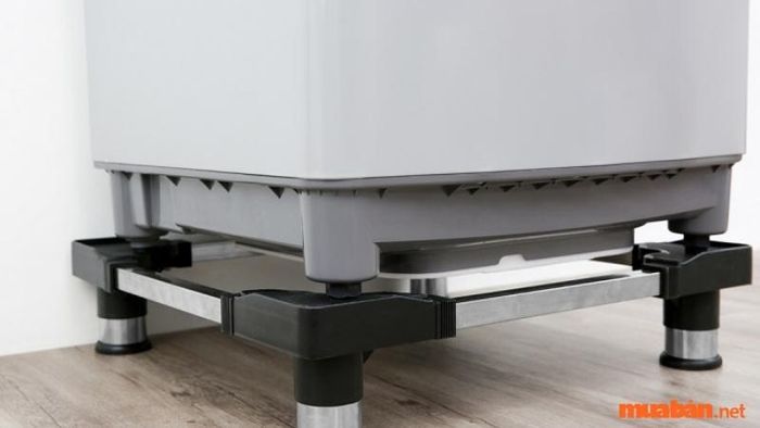 Lỗi U3 trên máy giặt Aqua xuất phát từ việc máy giặt bị kênh ở chân đế hoặc ốc chân máy không chắc chắn.