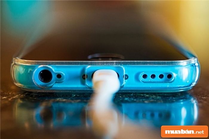 Có cần thiết phải sạc pin trong 8 tiếng hay không?