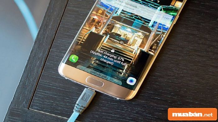 Khi mới thay pin, có cần phải sạc trong 8 tiếng không?