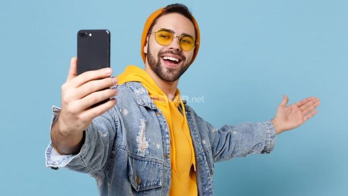 Ứng dụng chỉnh sửa khuôn mặt