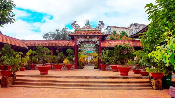 Nét kiến trúc cổ điển của chùa Linh Sơn (Ảnh: Sưu tầm)