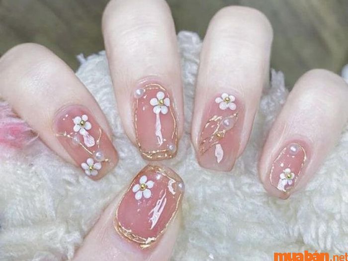 Mẫu nail hồng thạch với hoa dễ thương