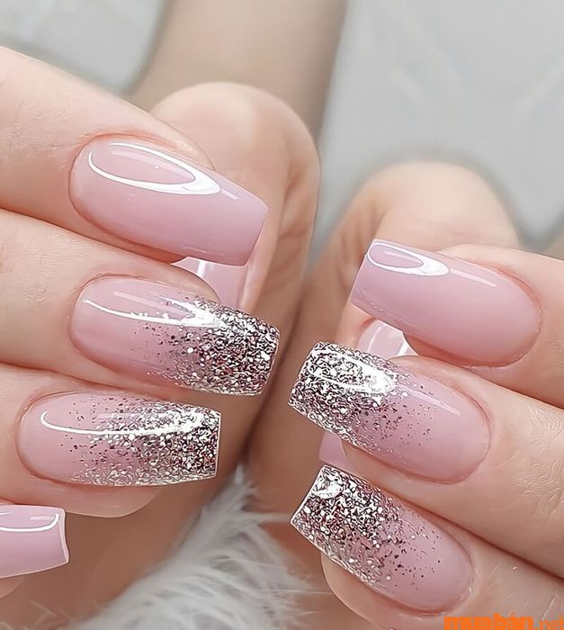 Mẫu nail hồng thạch kim tuyến nhẹ nhàng