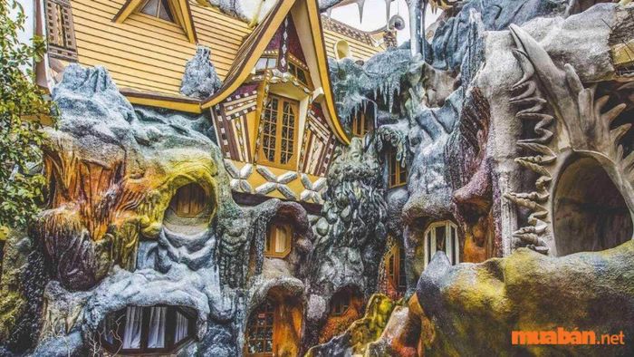 Biệt thự Hằng Nga cũng là nơi cho bạn cơ hội trải nghiệm sự giao hòa thú vị với thiên nhiên xung quanh.