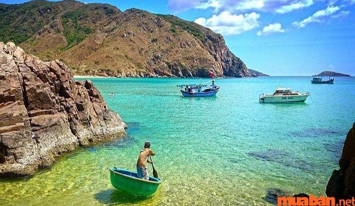 Tháng 11 nên đi du lịch ở đâu - Quy Nhơn nổi bật với những bãi biển cực kỳ hấp dẫn