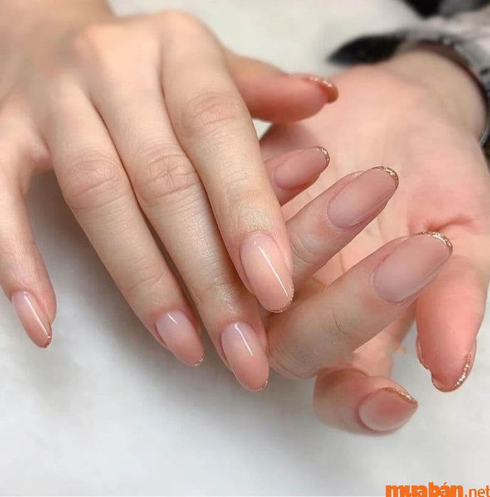 Mẫu nail hồng thạch đơn giản nhưng thanh lịch