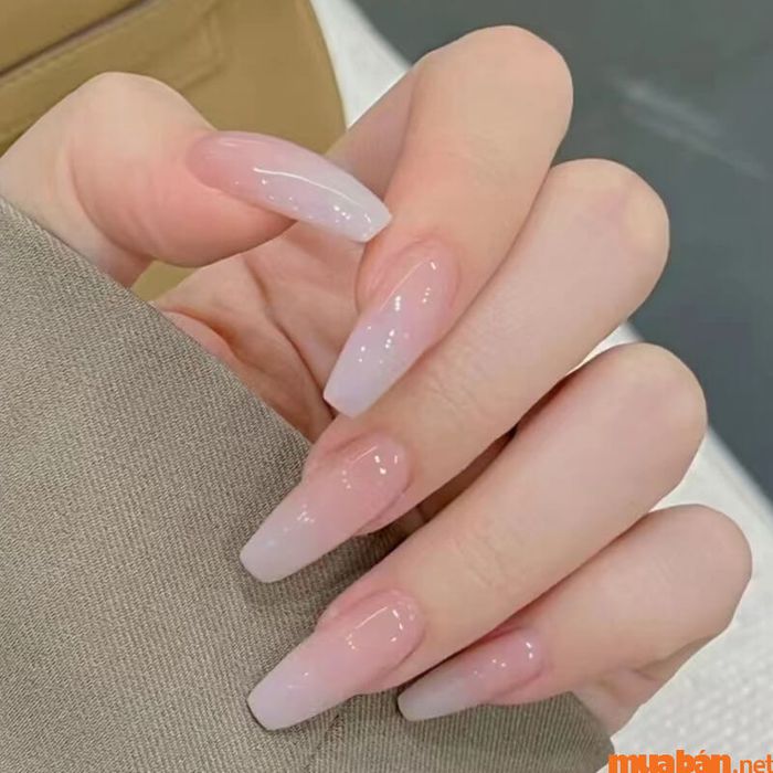 Mẫu nail hồng thạch thanh lịch và giản dị