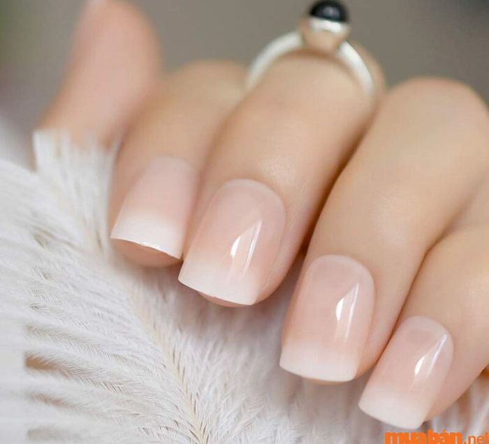 Mẫu nail hồng thạch pha trắng đơn giản