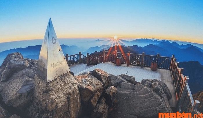 Đỉnh Fansipan - nóc nhà của Đông Dương
