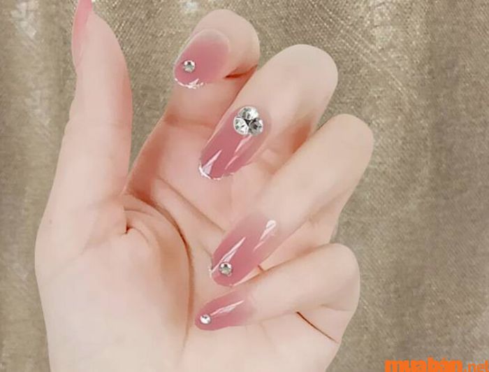 Mẫu nail hồng thạch có đính đá