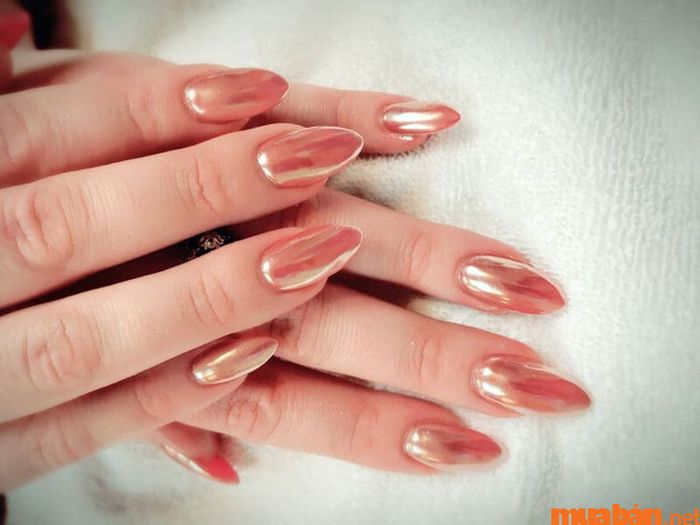 Mẫu nail hồng thạch tráng gương hiện đại