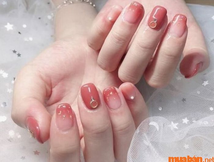 Mẫu nail hồng thạch họa tiết đơn giản, nhẹ nhàng và thanh thoát