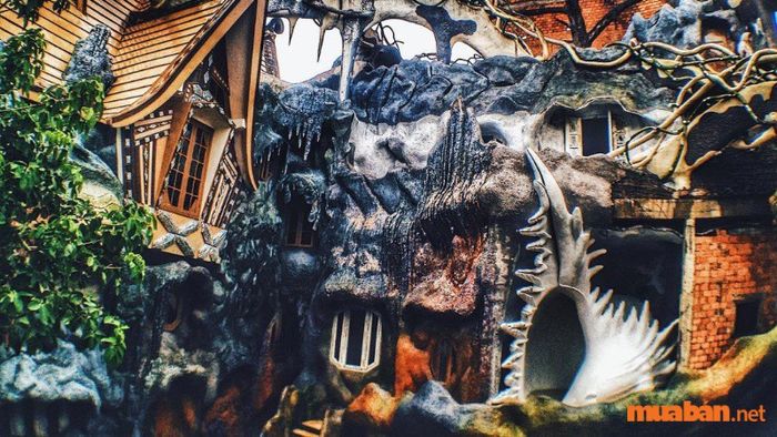 Biệt thự Hằng Nga luôn chào đón bạn đến khám phá không gian độc đáo và kỳ diệu của nơi này.