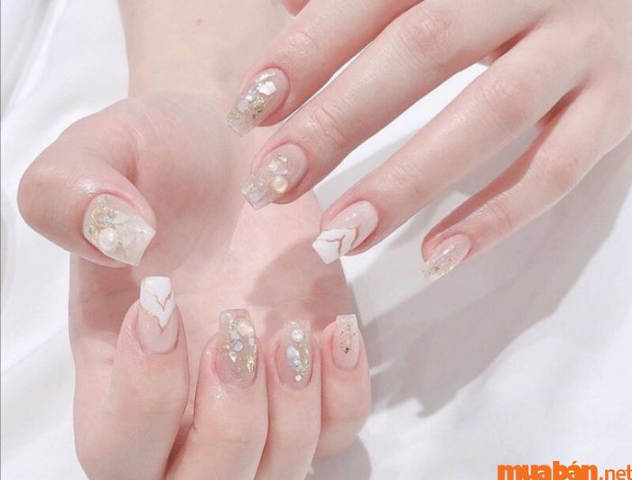 Mẫu nail hồng thạch pha trắng nữ tính