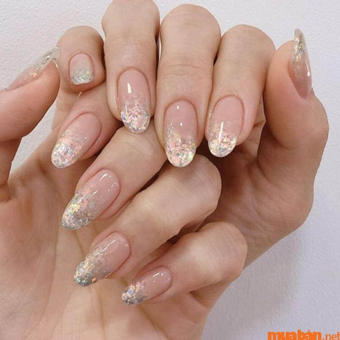 Mẫu nail hồng thạch kim tuyến quyến rũ