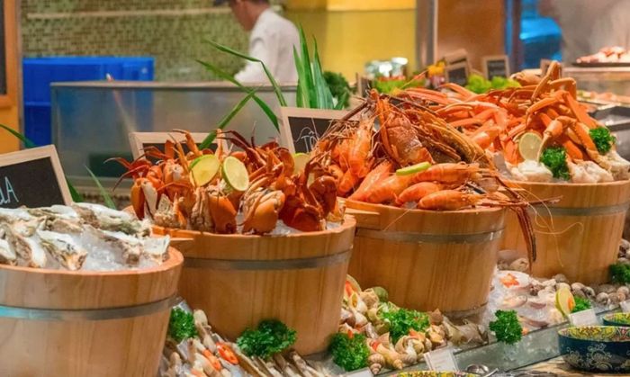 Buffet tại Market 39 nổi tiếng với sự kết hợp hương vị ẩm thực Việt Nam và quốc tế.