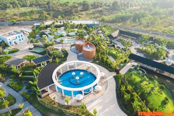 Suối nước nóng Bình Châu