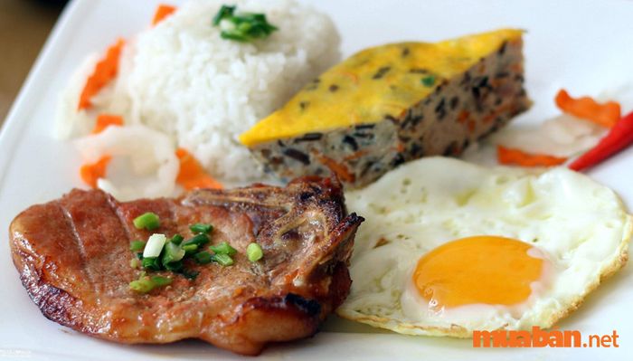 Cơm tấm thơm ngon, đậm đà hương vị Sài Gòn.