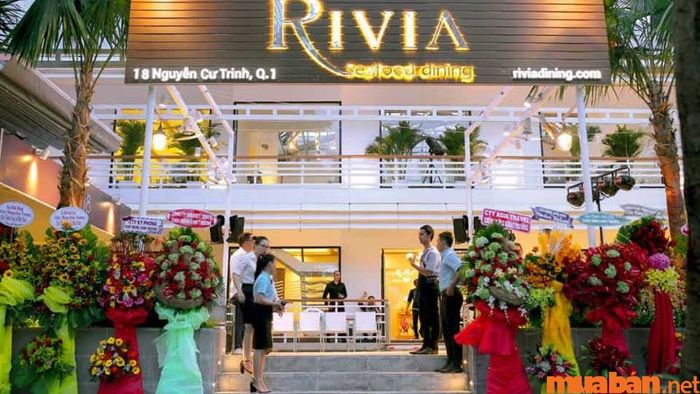 Nhà hàng Hải sản RIVIA là một trong những địa điểm ẩm thực sang trọng nhất tại quận 1