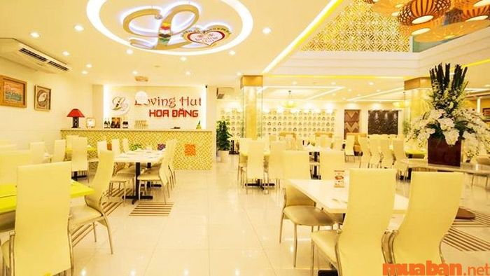 Quán Chay Hoa Đăng với không gian trang trí sang trọng
