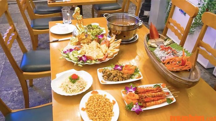Khoái – quán lẩu hải sản ngon và giá rẻ tại Quận 3