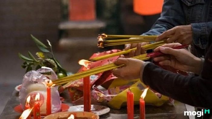 Văn khấn trong ngày Tết Đoan Ngọ là một trong những thành phần thiết yếu.