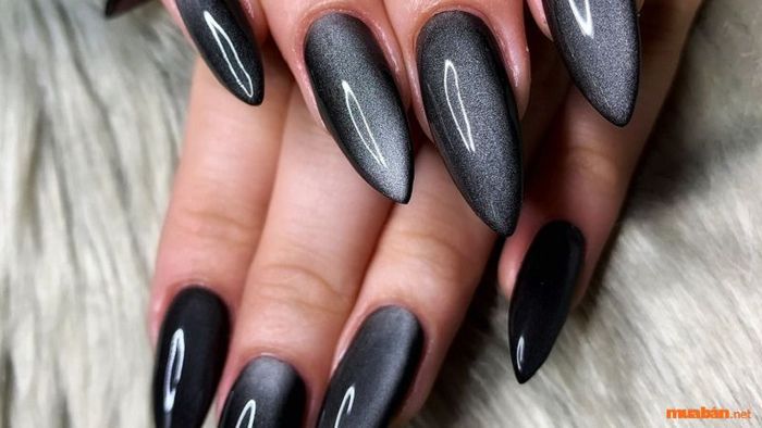 Nail mắt mèo kim cương màu đen 1