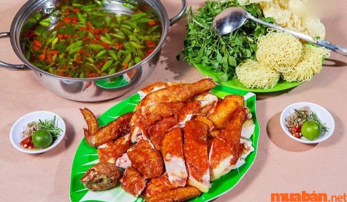 Lẩu gà tiềm ớt hiểm khiến bao trái tim phải xao xuyến