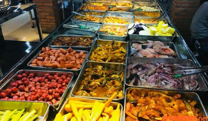Đến với Chóp Chép Buffet, bạn thoải mái ăn uống mà không cần lo lắng về giá cả