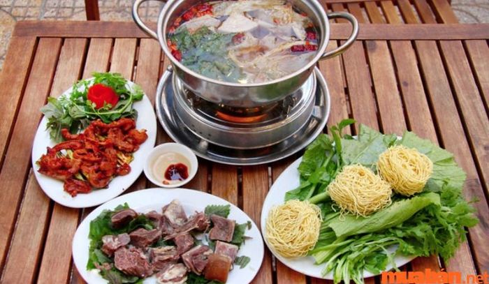 Quán lẩu dê Đồng Hương chuyên phục vụ các món từ dê
