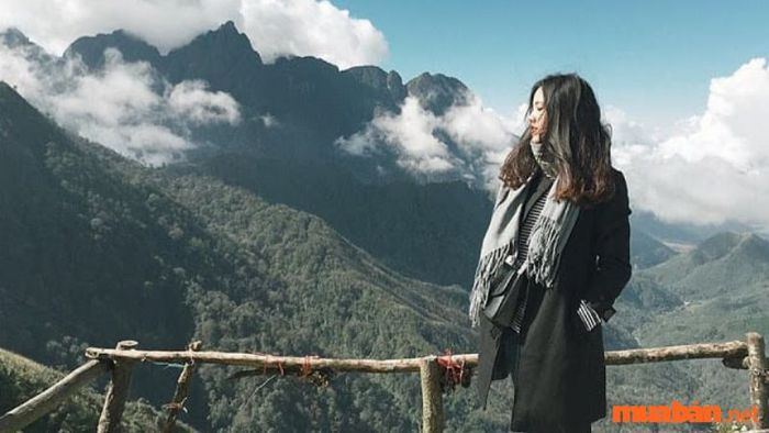 Chụp hình tại Cổng trời Sapa