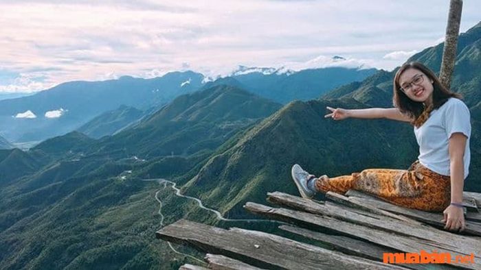 Chụp hình tại Cổng trời Sapa