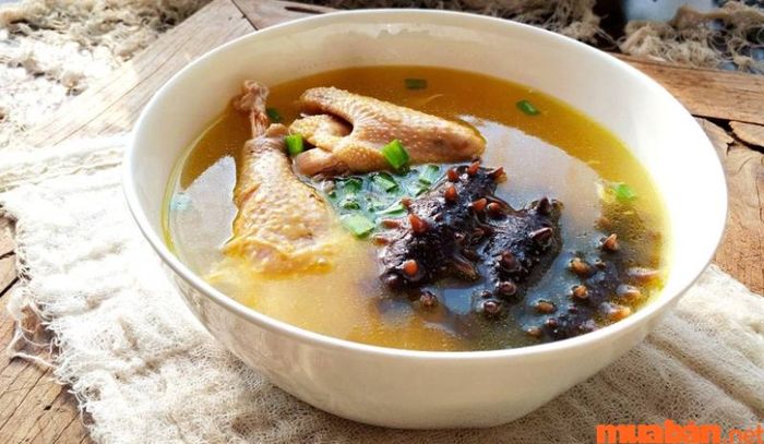 Món hải sâm nấu với gà mang lại giá trị dinh dưỡng cao.