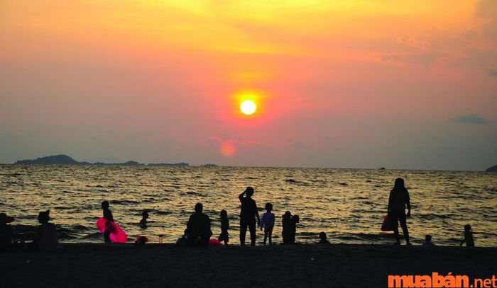 Bạn có thể đi dạo để ngắm hoàng hôn