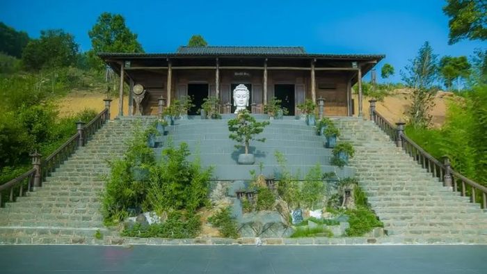 Toàn cảnh kiến trúc chùa Linh Quy Pháp Ấn khi nhìn từ phía trước