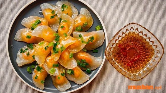 Một trong những điều thú vị nhất ở Hội An có lẽ là việc tìm kiếm một quán bánh bột lọc để thưởng thức.