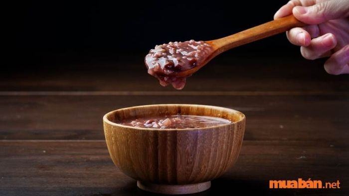 Khi thưởng thức cháo gạo lức, bạn sẽ cảm nhận được sự thư giãn, nhẹ nhàng và niềm hạnh phúc tràn ngập tâm hồn.