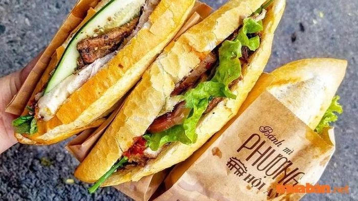 Nếu bạn đến Hội An mà chưa một lần đứng chờ để thưởng thức bánh mì Phương, thì quả thực sẽ rất tiếc nuối.