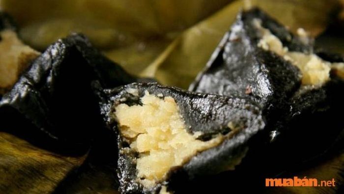Không xa phố cổ Hội An, Cù Lao Chàm là một hòn đảo xinh đẹp với thiên nhiên còn nguyên vẹn, thu hút không ít du khách.