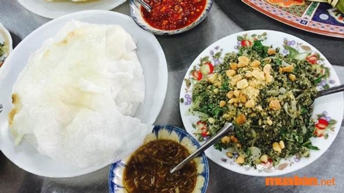 Nếu bạn ghé Hội An mà không đứng chờ để thưởng thức một ổ bánh mì Phương thì chắc chắn sẽ cảm thấy tiếc nuối.