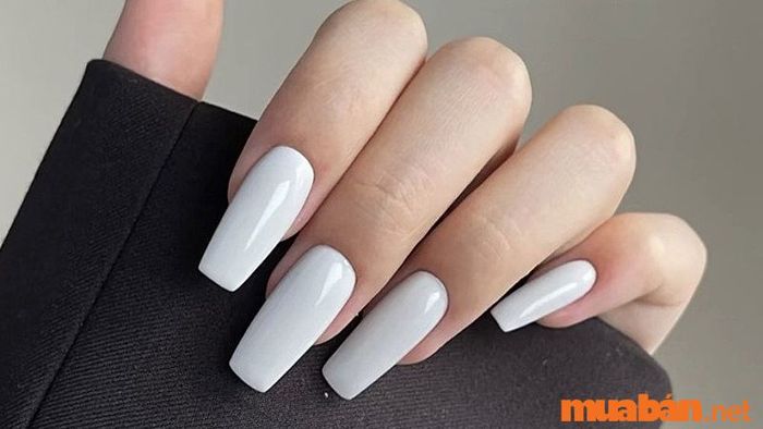 Mẫu nail trắng sữa đơn giản, thanh lịch